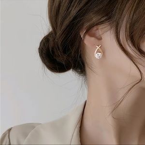 NEW Creative Cross Women‘s Stud Earrings